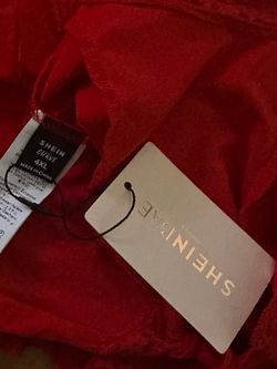 Women’s clothes each $6