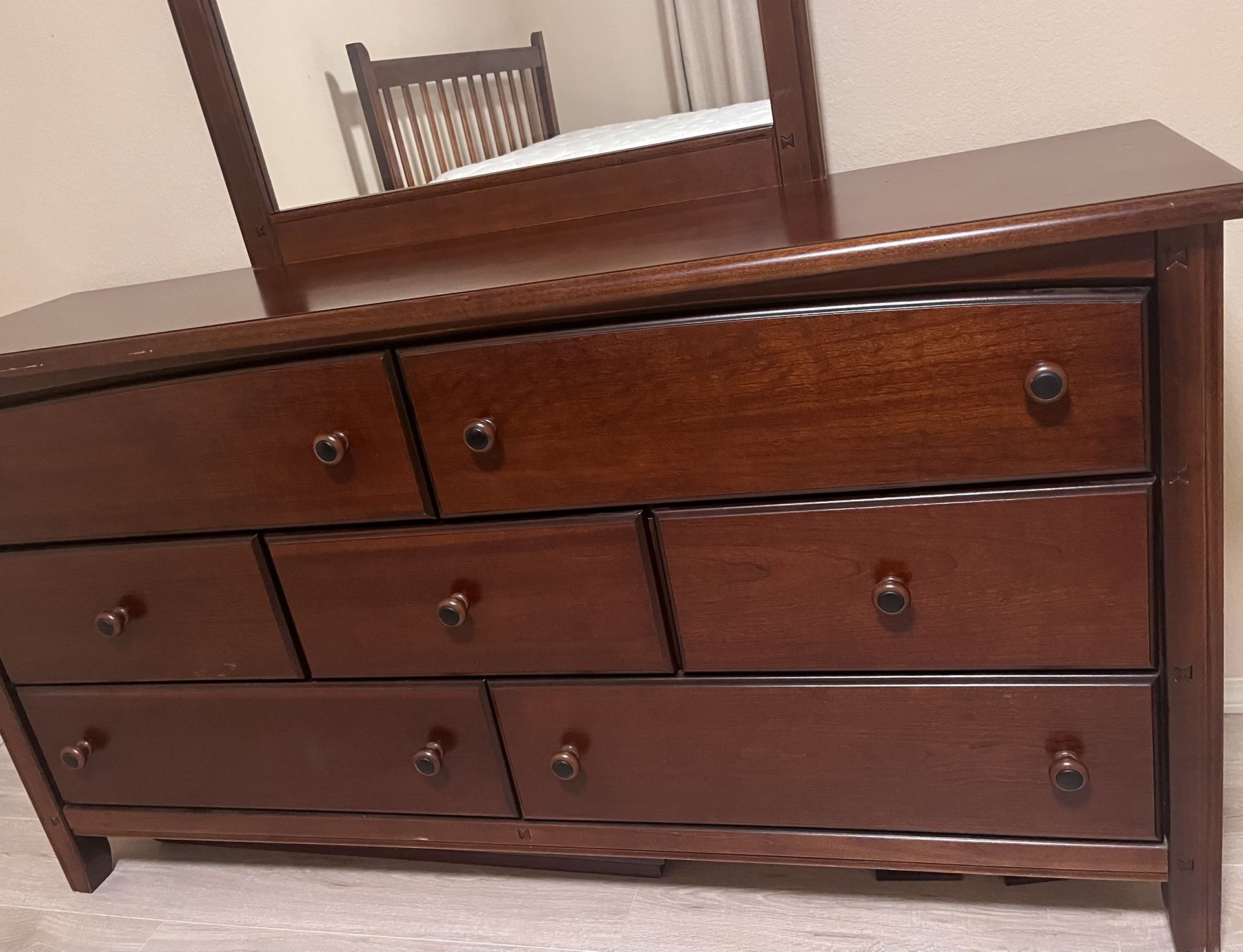 Elegant Carved Wooden Dresser With Mirror 