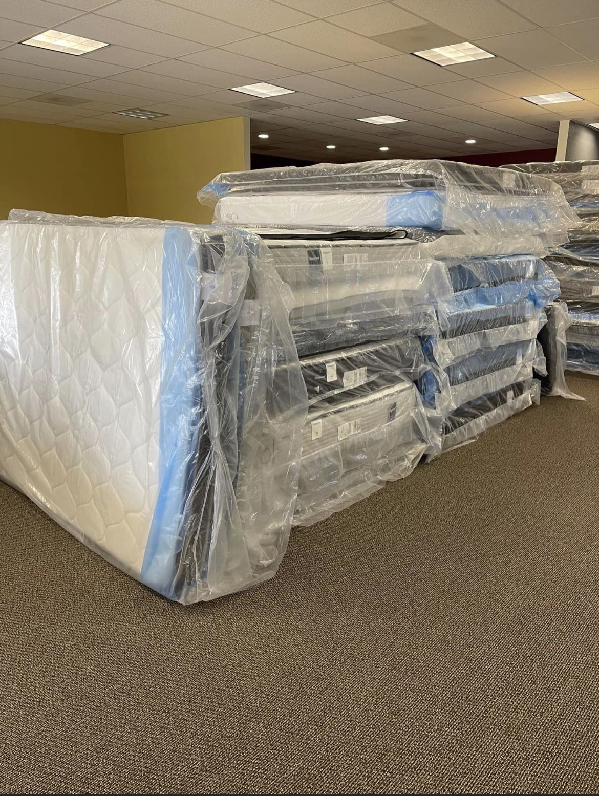 Queen Mattress Clearance from $150 and up NEVER PAY RETAIL AGAIN