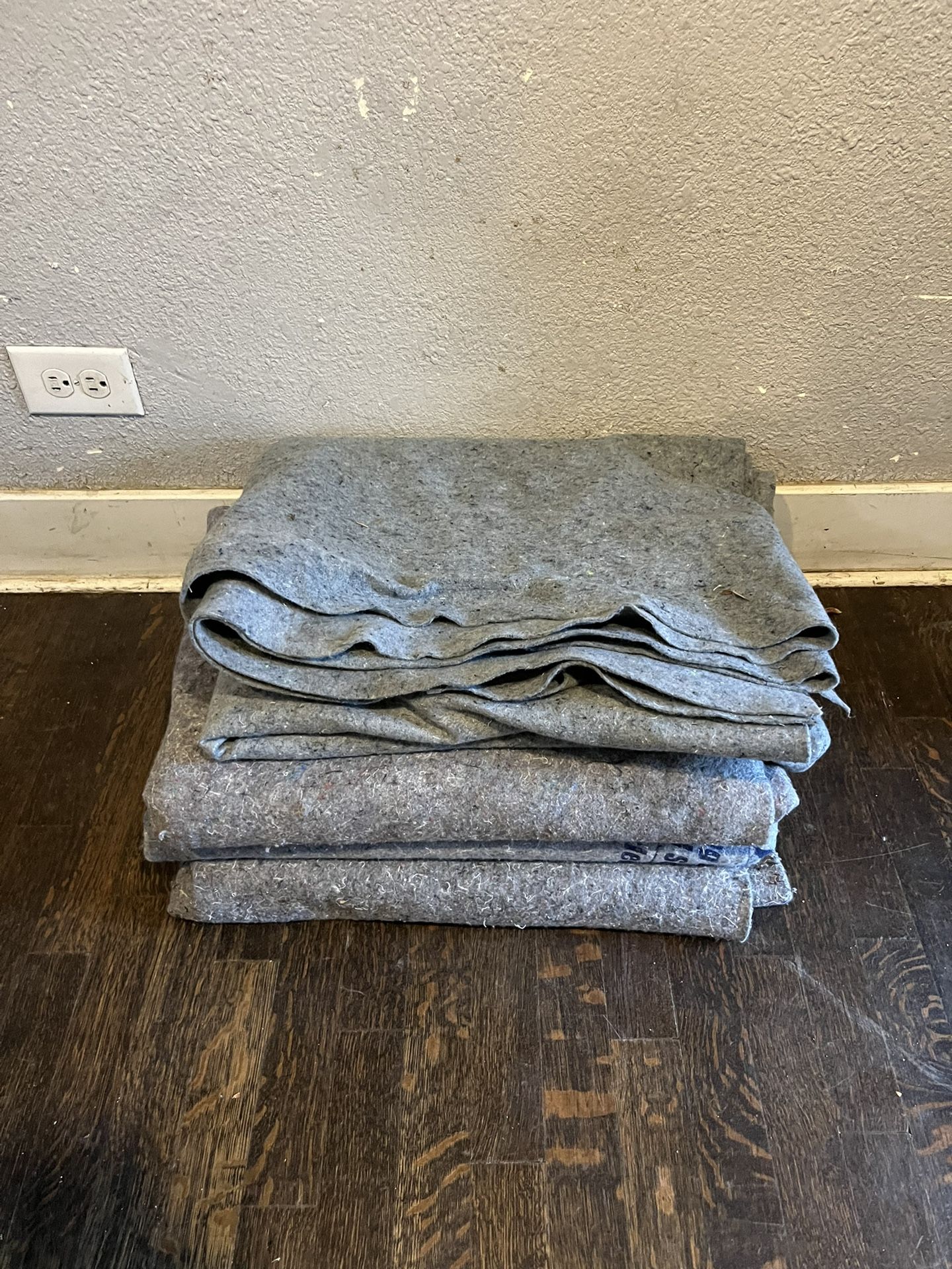 4 Moving Blankets