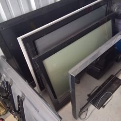 Brand New Flatsvreens 3 Samsungs And A Sonya And The Other Is A I Forgot The Name But The Sizes Are 43 Inches And 65 Inches And  40 Inches 