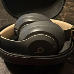 Beats Studio 3’s Like New