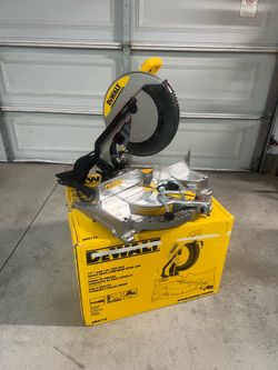 DEWALT 15 Amp Corded 12 in. Single Bevel Compound Miter Saw