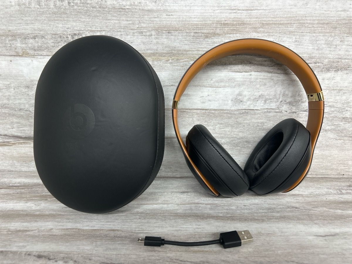 Beats Studio3 Over-Ear Noise Canceling Bluetooth Wireless Headphones (PO1018673)