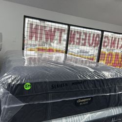 QUEEN SIZE SIMMONS BEAUTYREST BLACK SERIES 4 PILLOW TOP MATTRESS & BOX SPRING BED SET