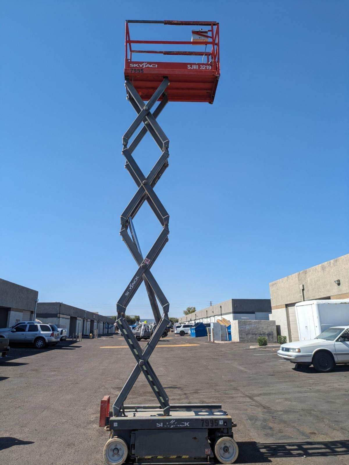 19’ Scissor Lift for Sale in Glendale, AZ OfferUp