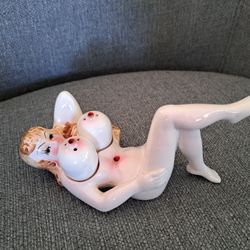 Vtg Salt & Pepper Shaker - Excellent Condition 