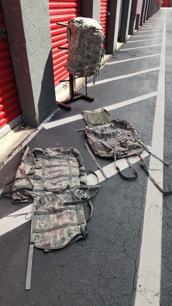 $25 each
USED Large Field Pack Sets & other luggage
Delivery fee