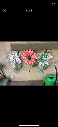3 Metal Flower Garden Stakes