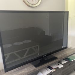 Samsung 65” TV – Powers On but No Picture (As-Is)