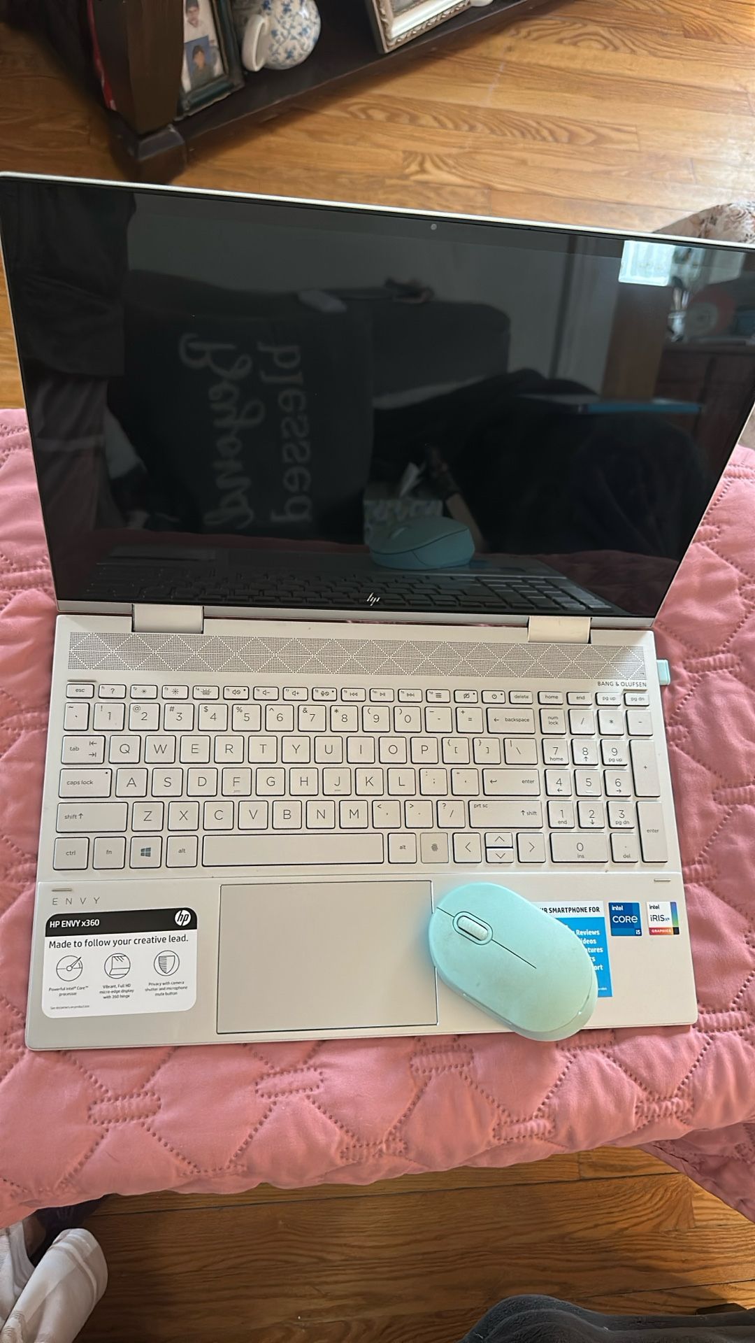 HP LAPTOP w Mouse And Cable