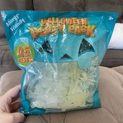 BRAND NEW 45 PIECES GLOW IN THE DARK HALLOWEEN PARTY PACK 