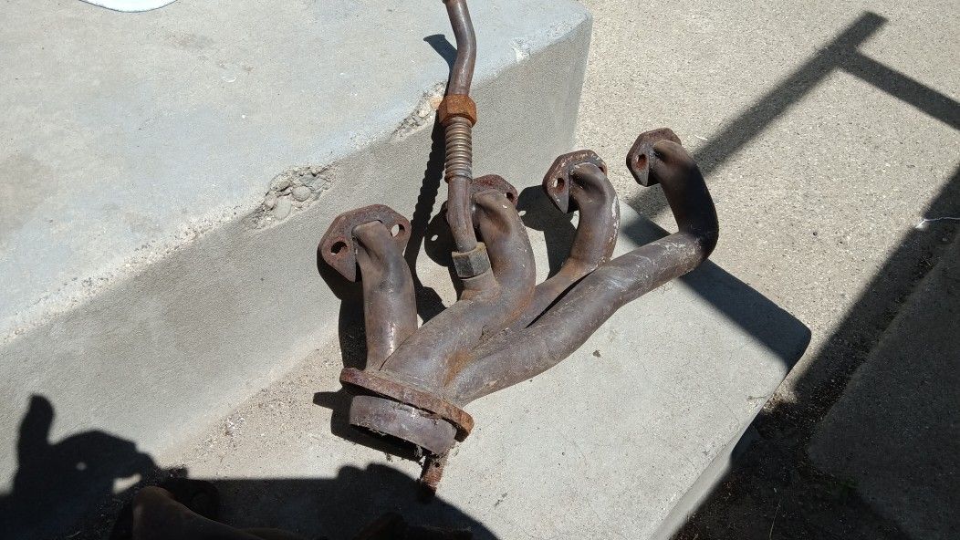 Ford 302 Exhaust Manifolds