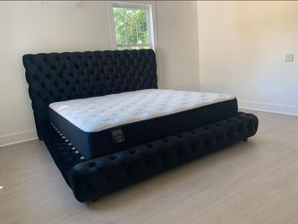 NEW KING SIZE BED FRAME AND MATTRESS