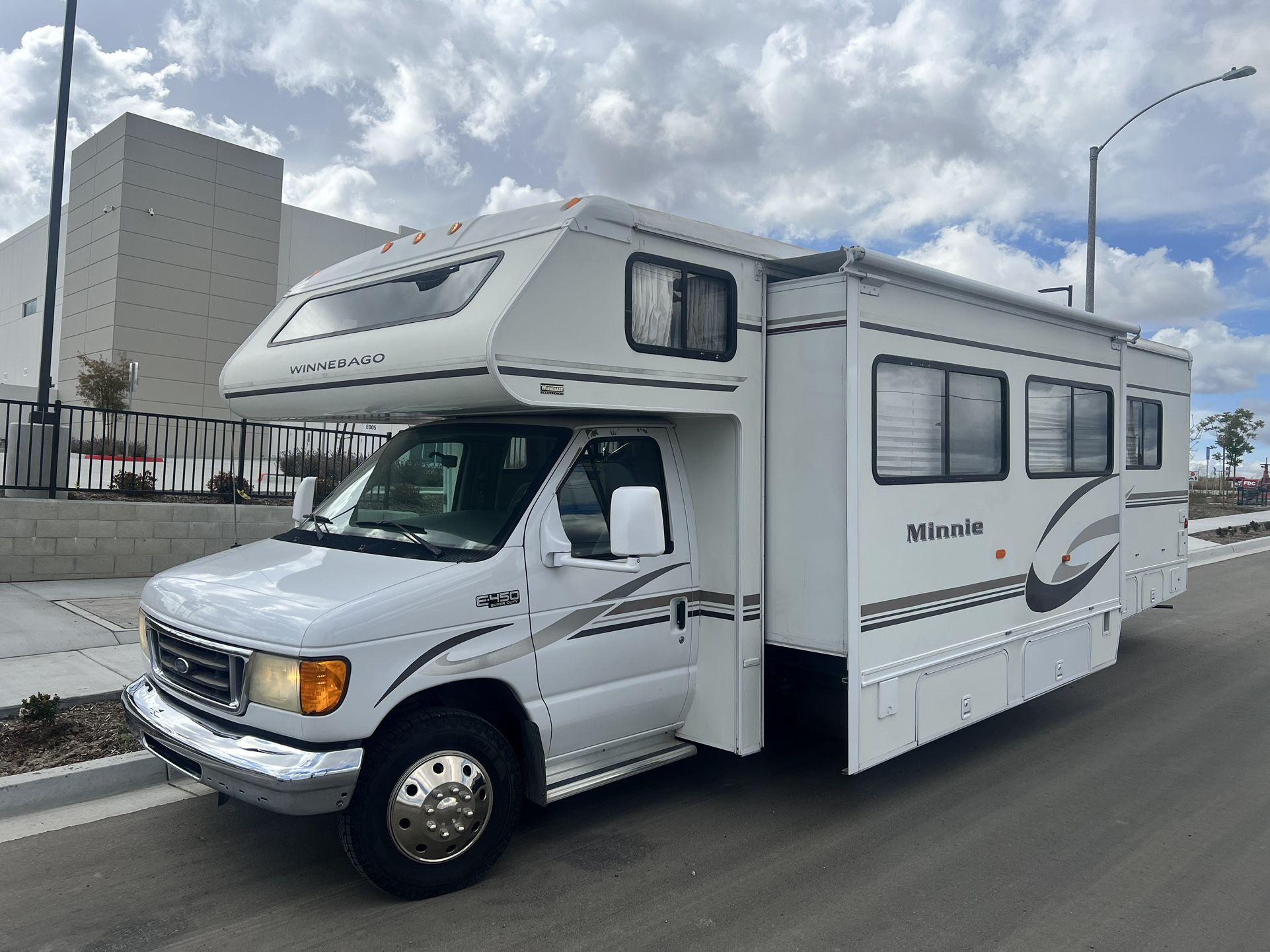 2005 Winnebago Minnie for Sale in San Diego, CA OfferUp