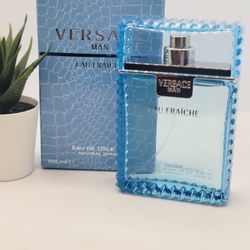 Versace
 
Man Eau Fraiche Eau de Toilette

3.4 fl 