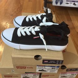 Levi’s kids shoes black sizes 12,1,2,3,4
