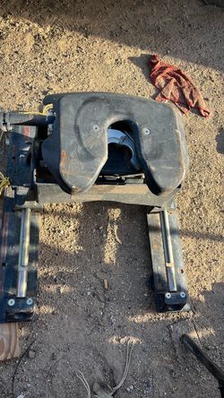 Fifth wheel hitch