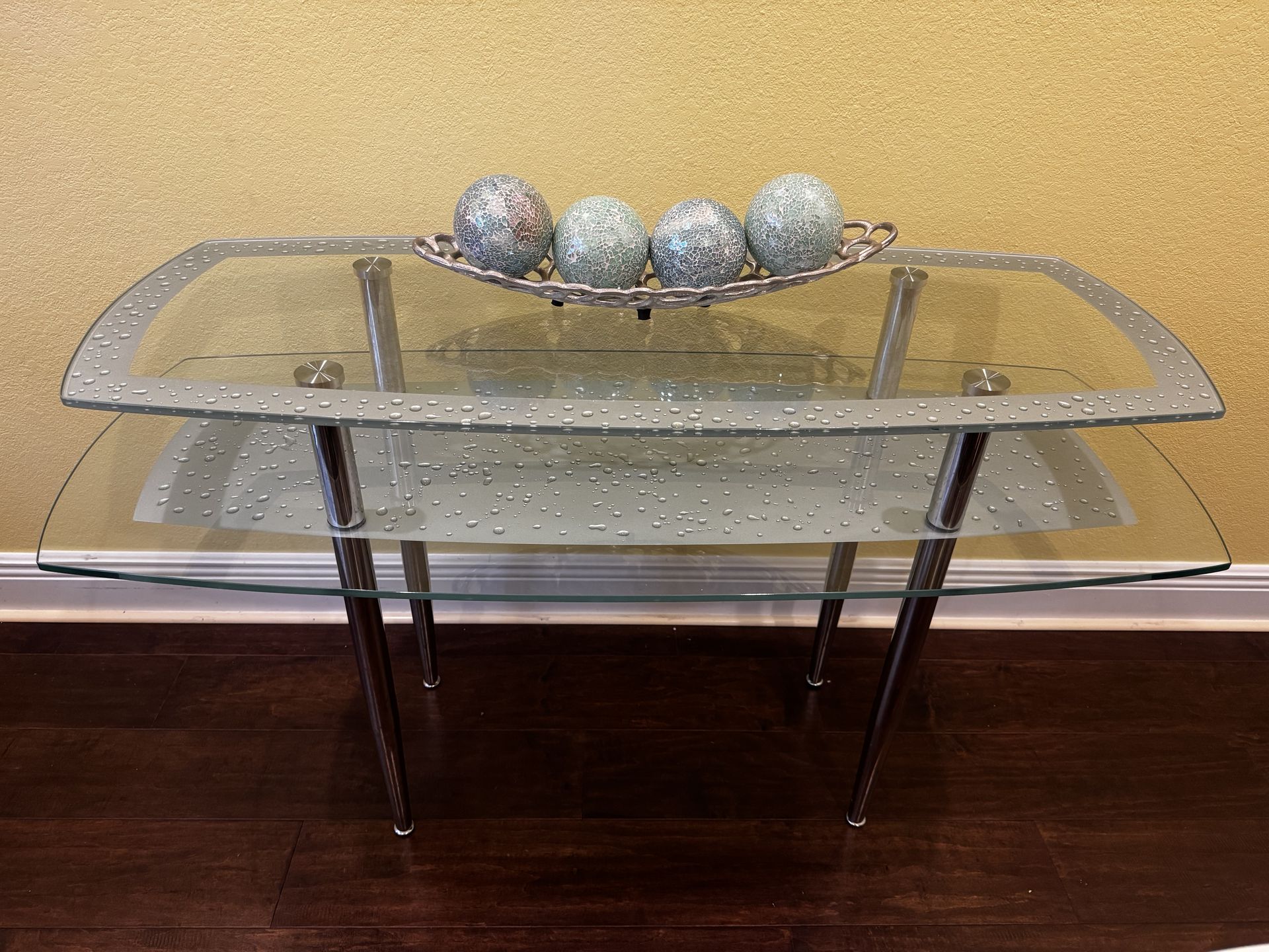 Tempered glass table ( accessory included )