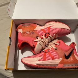 Size 7  Original Nike 