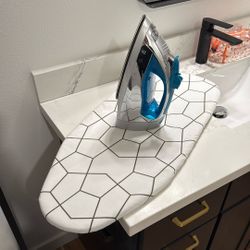 Iron + Small Ironing Board