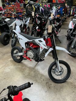 2025 SR140R-ES