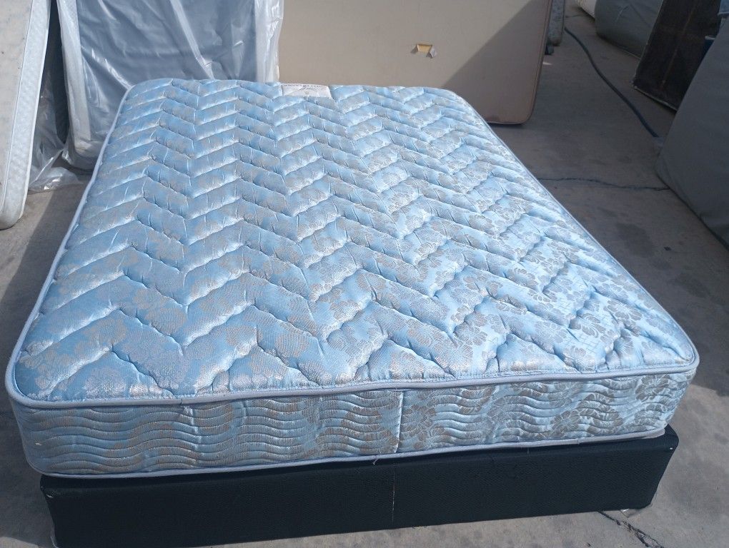 Queen Mattress And Box Spring 