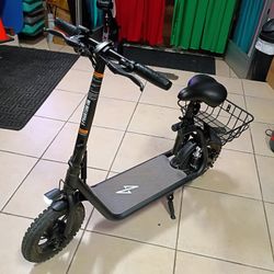 PHANTOM GOGO R1 PRO SEATED SCOOTER 450W 15.5MPH-REAR SUSPENSION
15.5 miles per hour
Covers 20 miles on a full charge
Recharging time is 4-5 hours
Rear