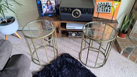 Pulaski Geometric Brass Accent Tables – Set of 2

Price: $100 for the set (Open to Offers)