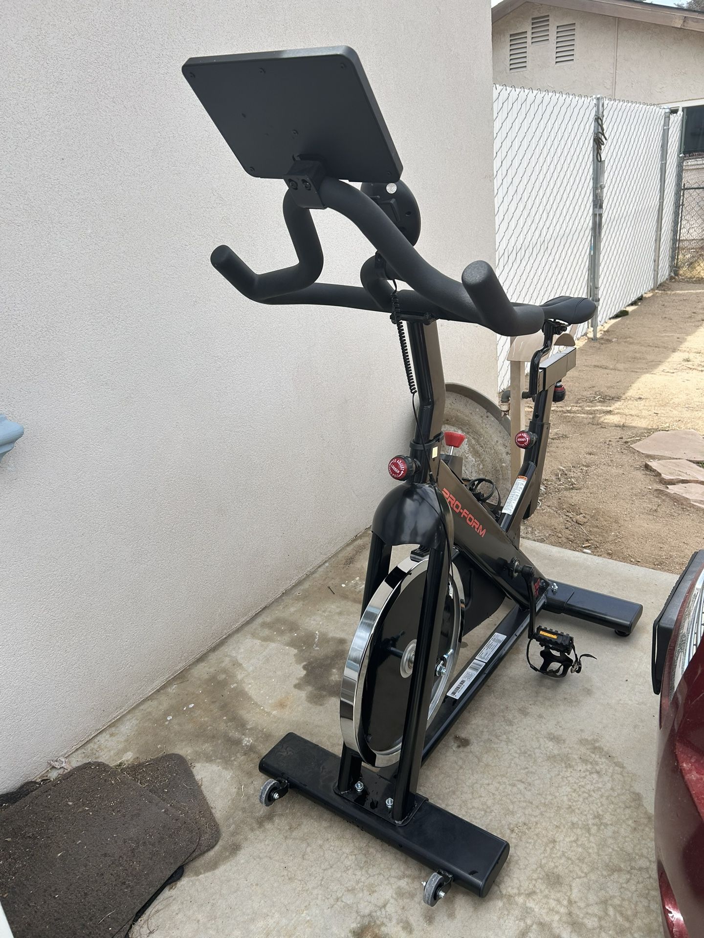 ProForm 500 SPX Indoor Cycle with Interchangeable Racing Seat
