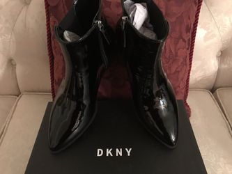BRAND NEW DKNY BLACK PATENT LEATHER BOOTS - Sz 7.5
