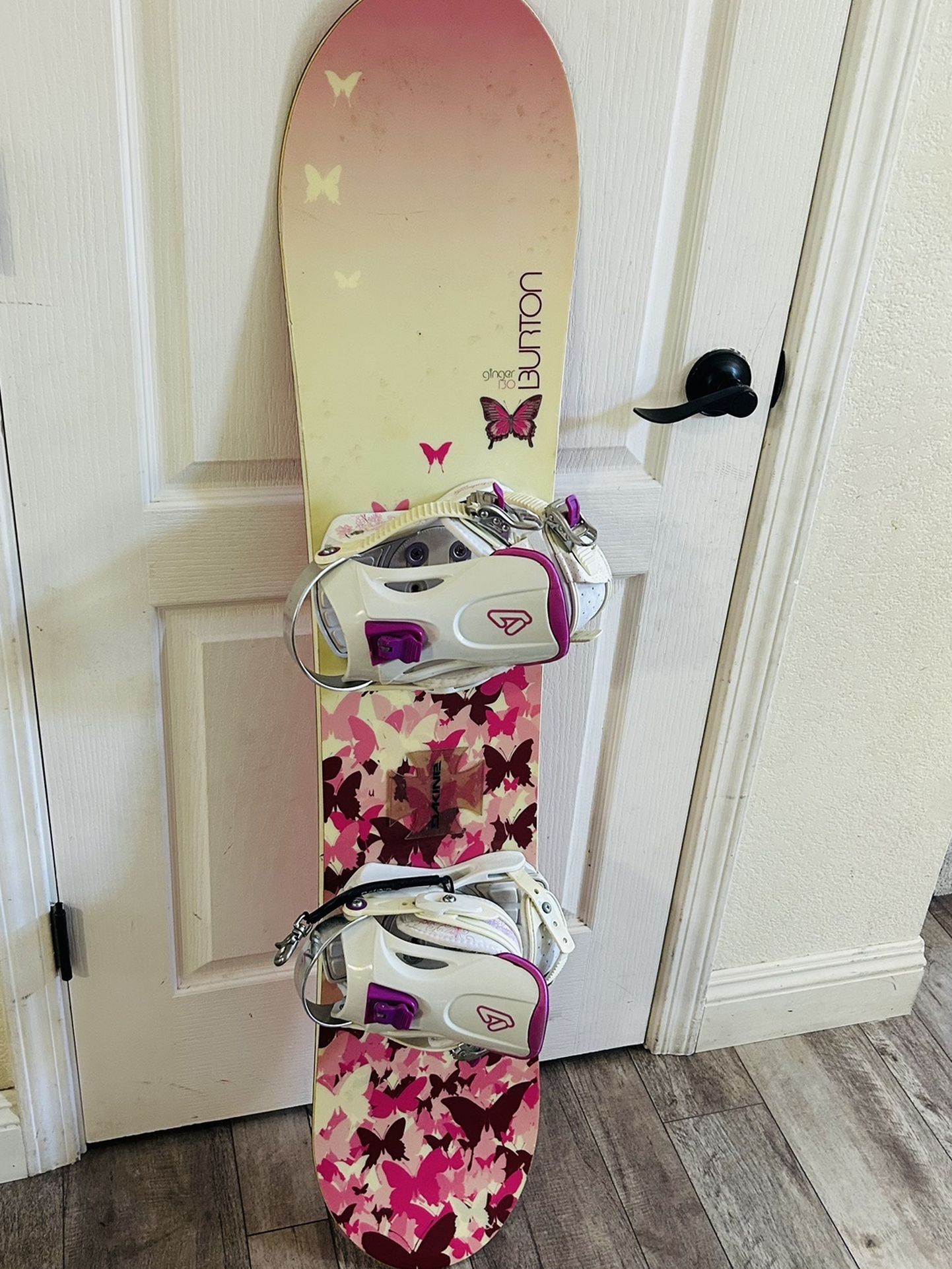 BURTON GINGER SNOWBOARD WITH BINDINGS 130cm