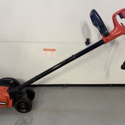 Black and Decker Lawn Edger (Excellent Condition)