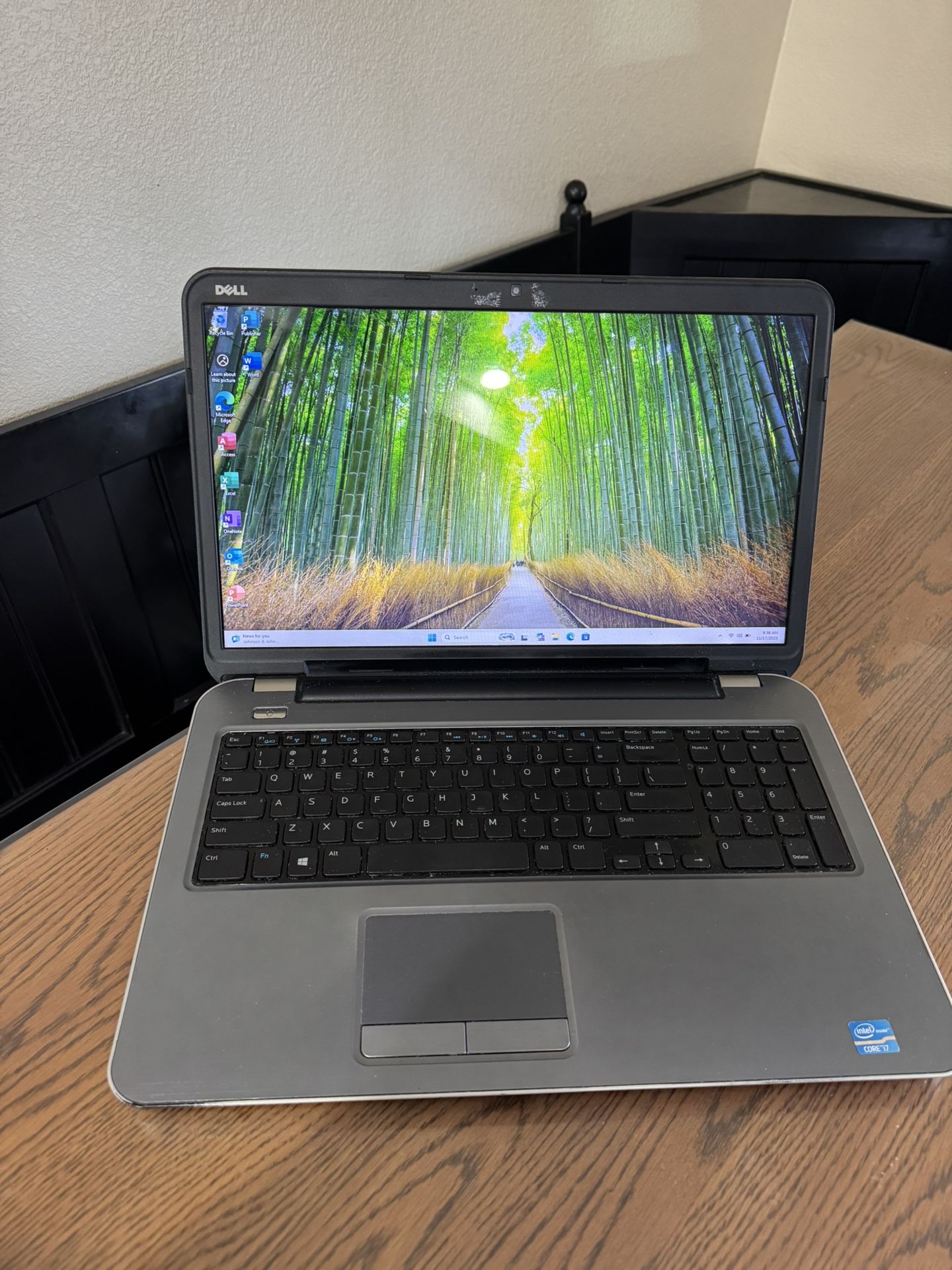 Dell Inspiron 17 5721 - 256 GB SSD - 8 GB RAM - Intel i7 - Windows 11 - Microsoft Office 2021