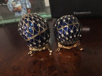 Antique eggs
