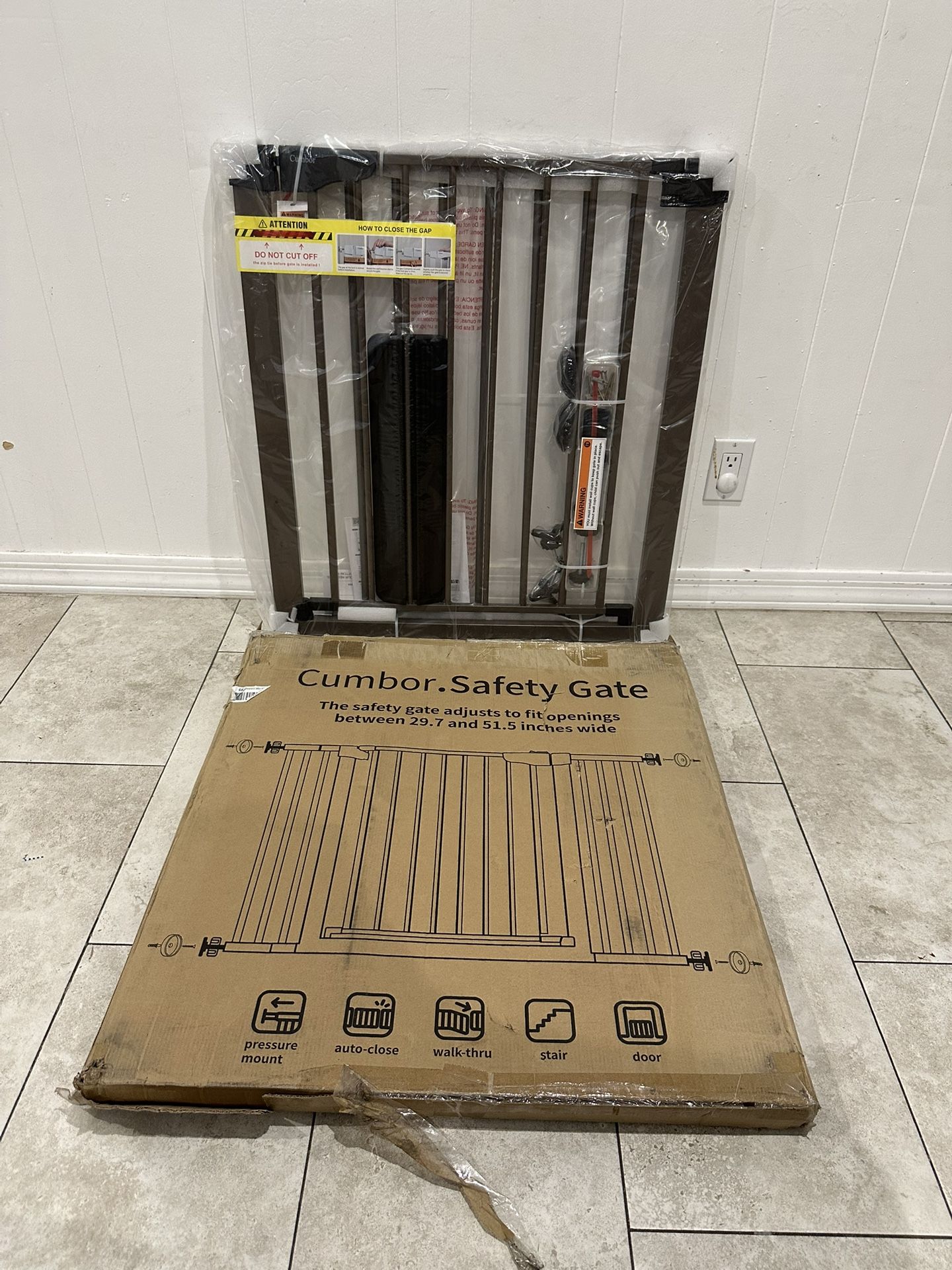 Extra Wide Pet Gate / Baby Gate - Fits Openings 29.7” - 51.5”