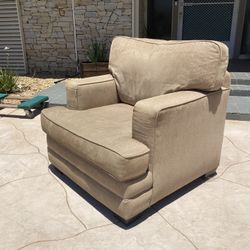 Bassett Oversized Plush Armchair – Super Comfy!