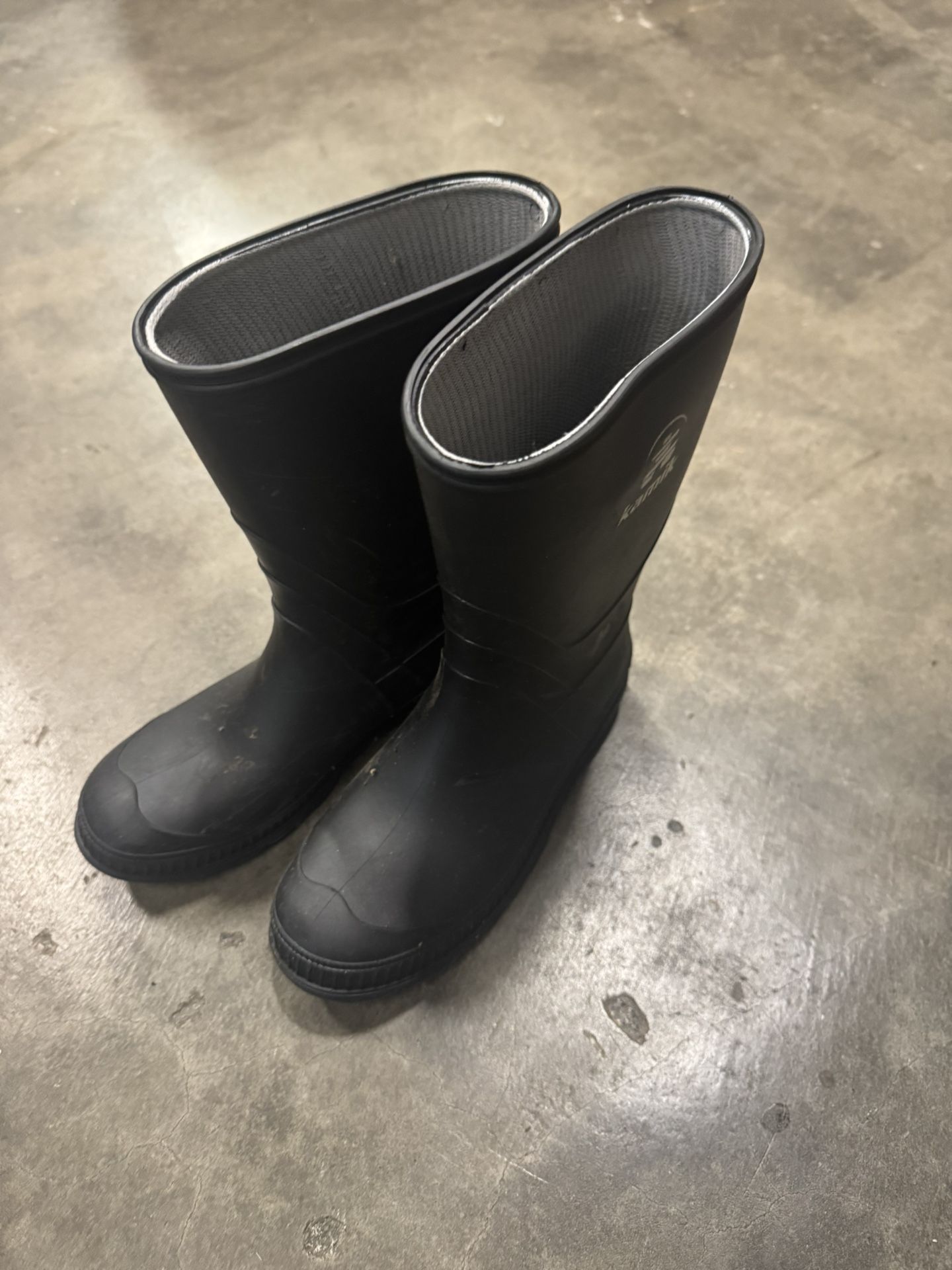 Free Rain Boots Kids Size 5