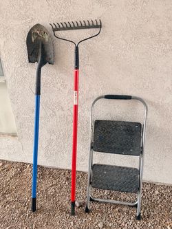 $30 pala rastrillo y escalera pequeńa
