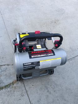 Husky
4.5 Gal. 175 PSI Portable Electric Oil-Free Quiet Twin Stack Jobsite Air Compressor w/Rubber Wheels and 2-Quick Couplers
Questions Solo se provo
