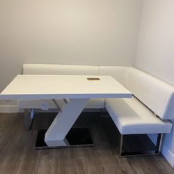 Dining Room table And Seating 