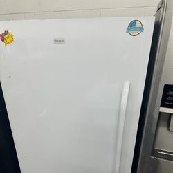Frigidaire Freezer 17 Cu White