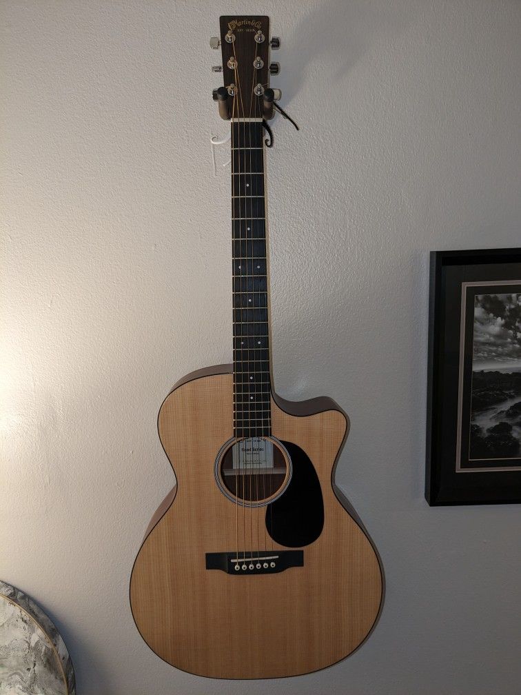 Martin GPCRSGT guitar (Like Gpc11) solid Wood!