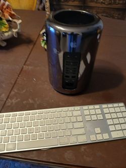 Apple Mac Pro 6.1 6 Core Amd Firepro D500 3.5 Ghz Intel Xeon Processor 64 gb ram 1trb Ssd 0s Monterey Very Clean