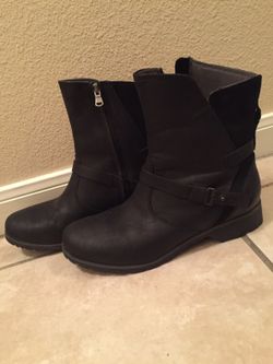 Teva black leather low boot 8.5