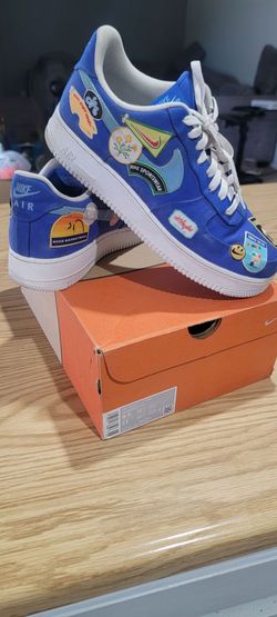 Nike Air Force 1 '07 "Patched Up - Los Angeles" sneakers  featuring a vibrant blue canvas upper decorated with colorful embroidere