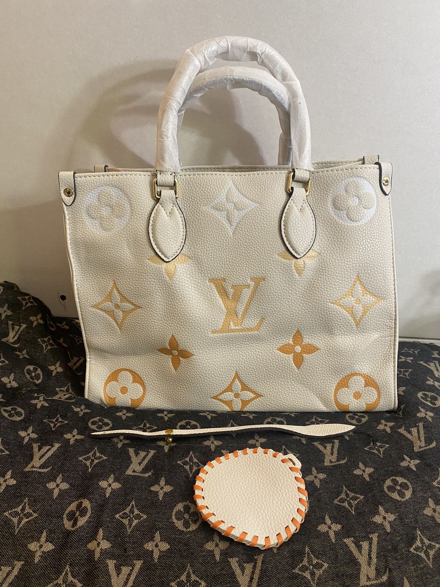 Otg Louis Vuitton for Sale in Mountain City, TN - OfferUp