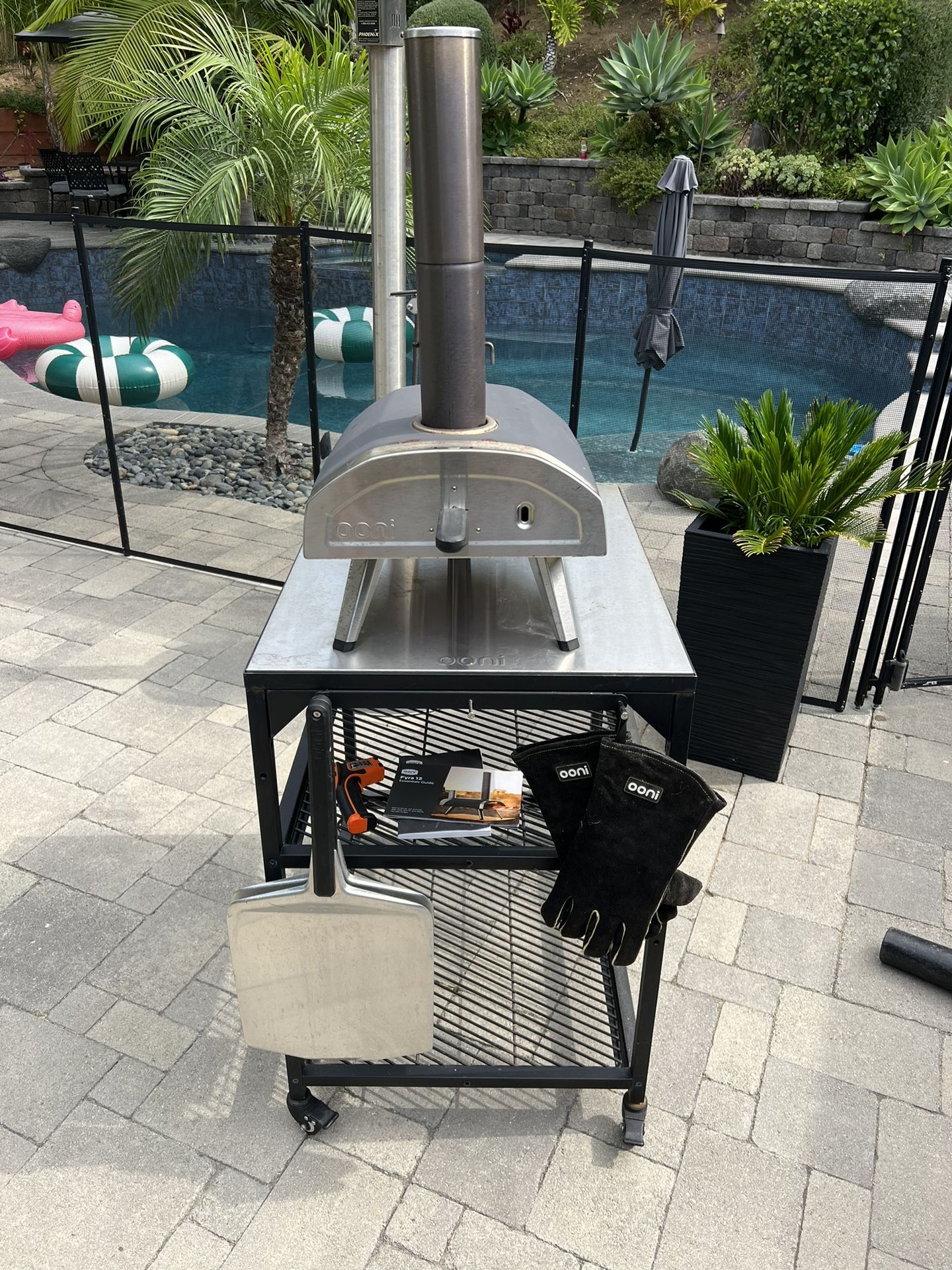 Ooni Fyra 12 Wood Pellet Pizza Oven w/stand
