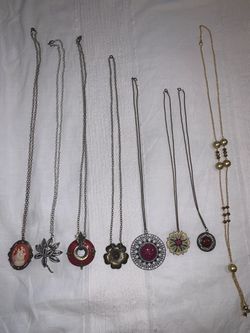 Pendant necklaces