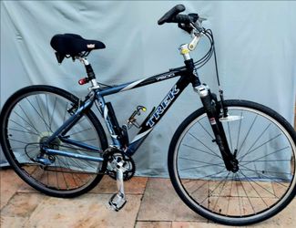 Trek 7500 Multitrack Comfort Hybrid Bike